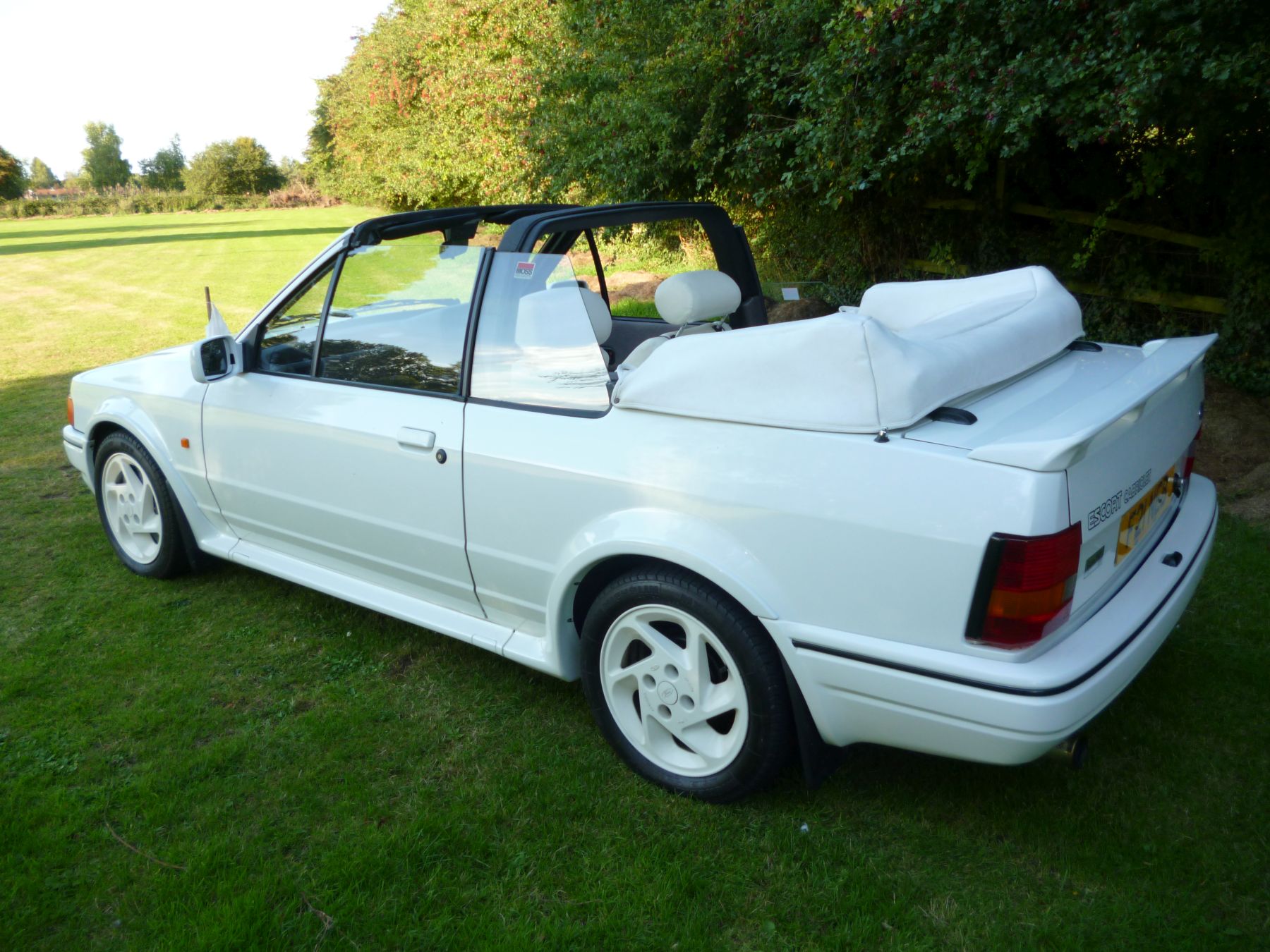 1988 Ford Escort Image 2