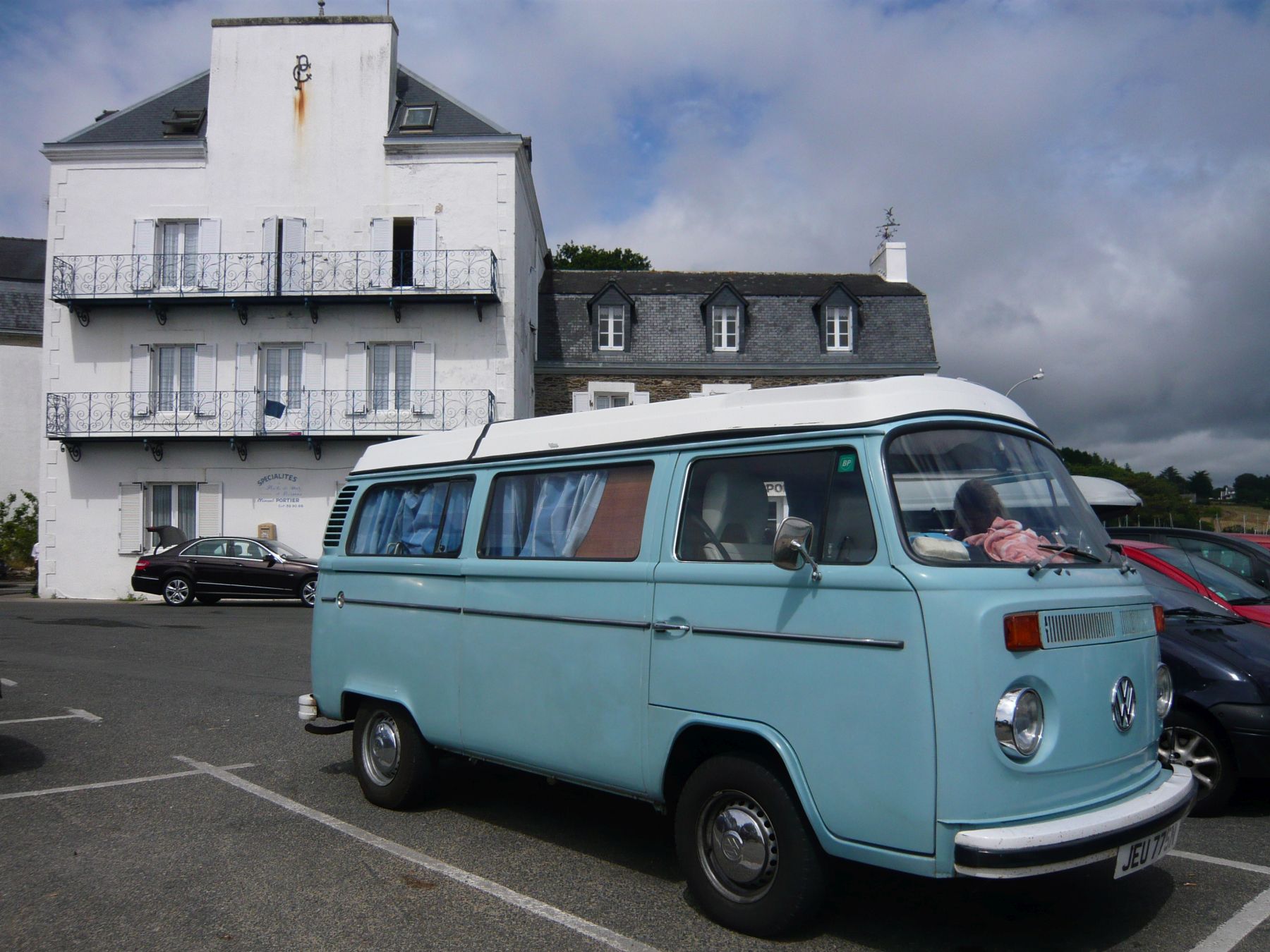 1975 Volkswagen T2 Camper Van / Bus Image 2