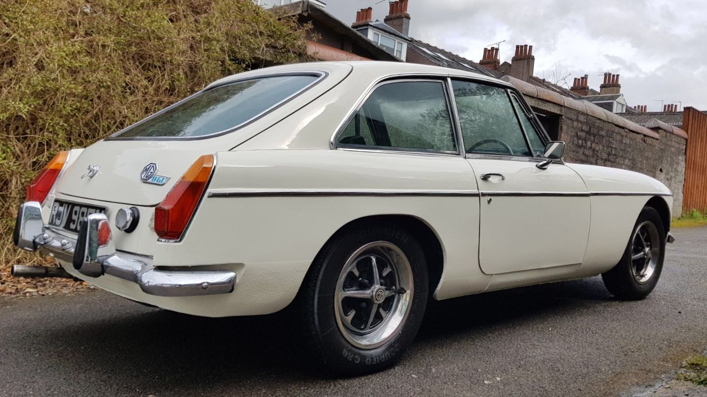 1974 MG MGB GT Image 2