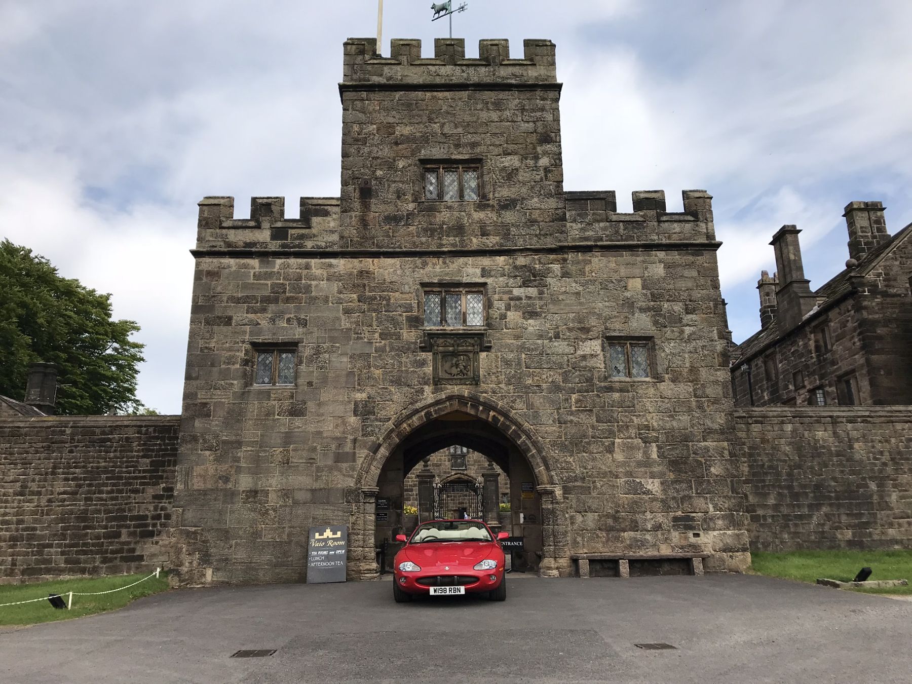 2000 Jaguar XKR Image 2