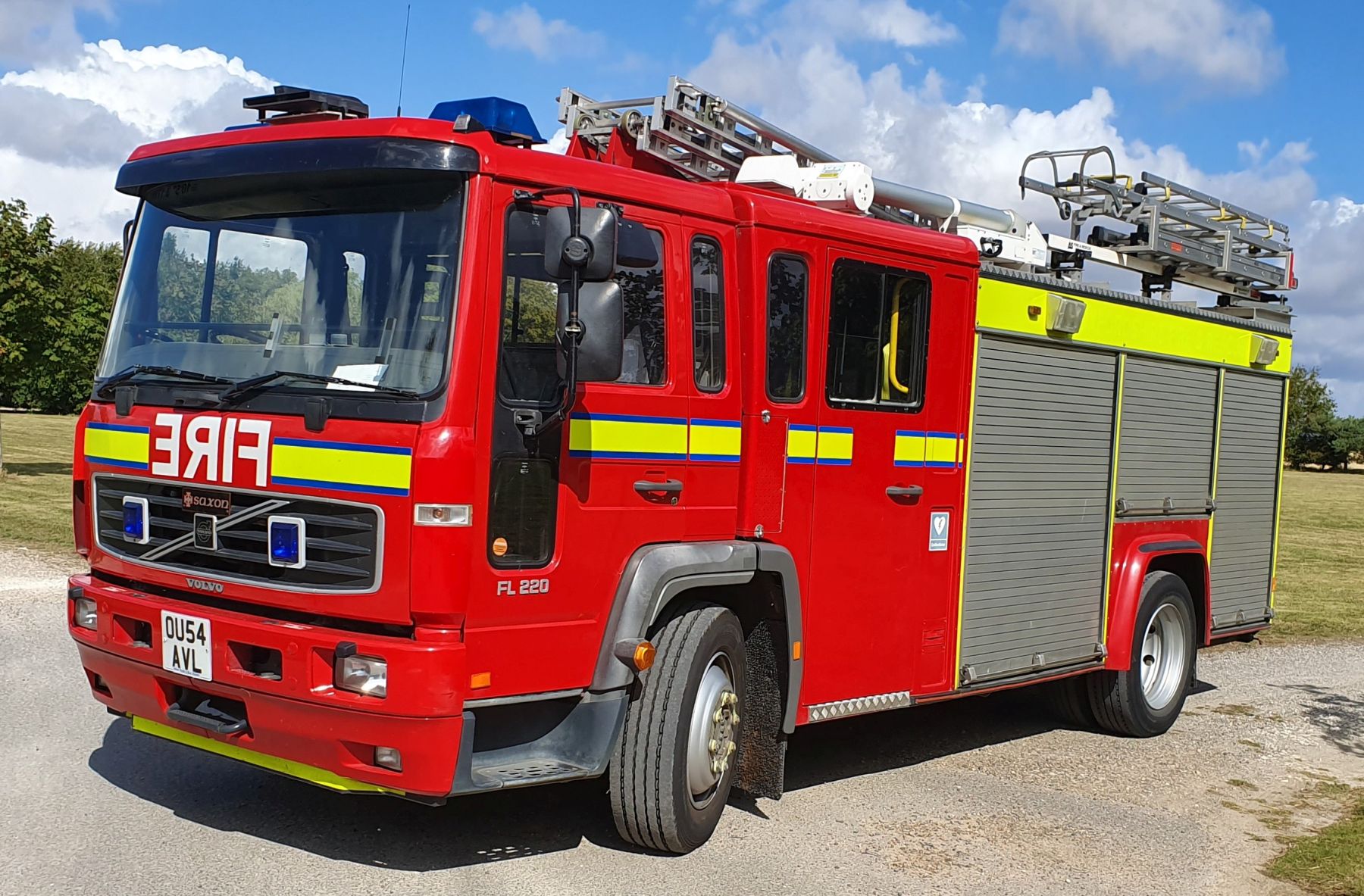 2004 Volvo Other Image 1