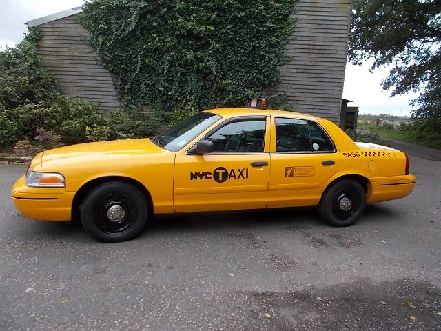 2005 Ford Crown Victoria Image 5