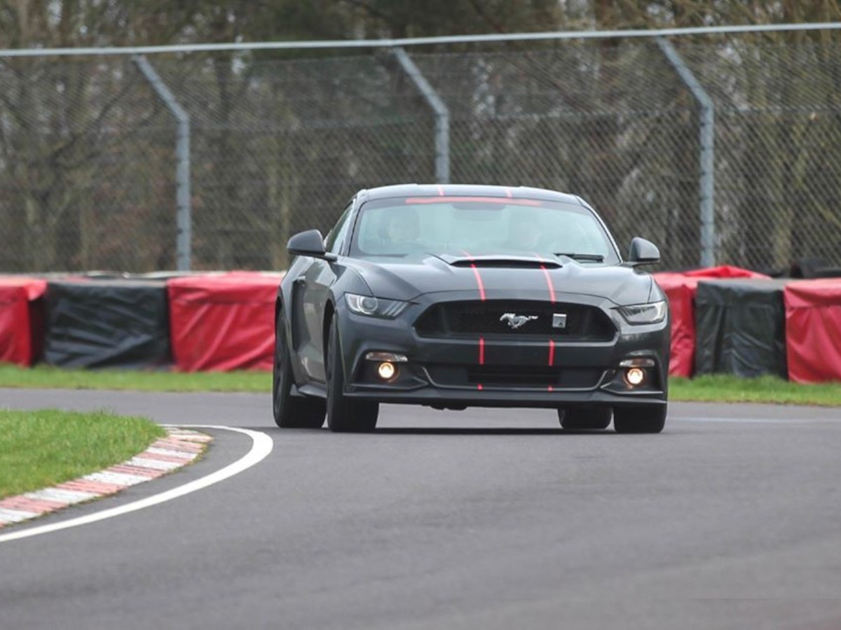 2016 Ford Mustang Image 2