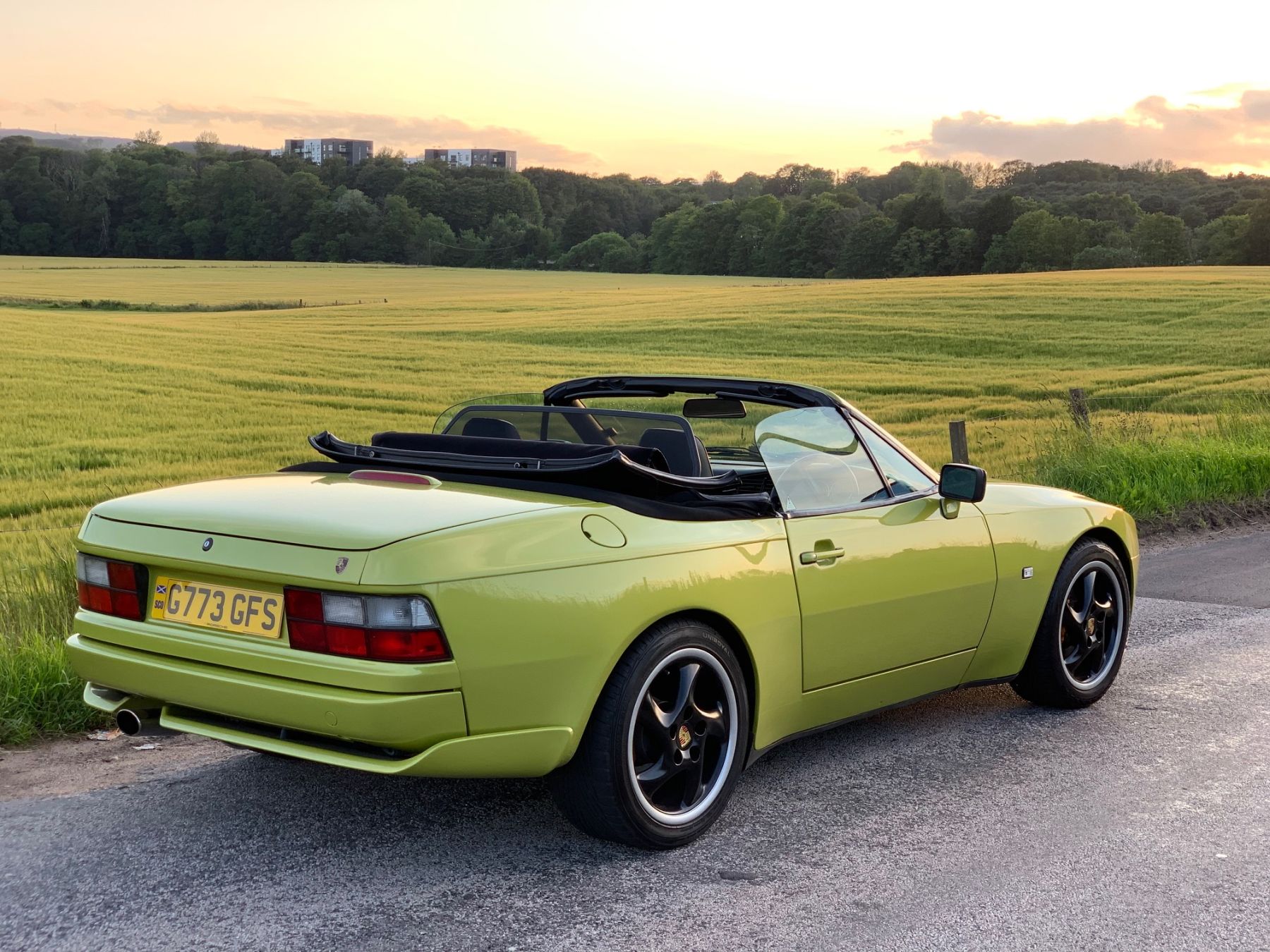 1989 Porsche 944 Image 2
