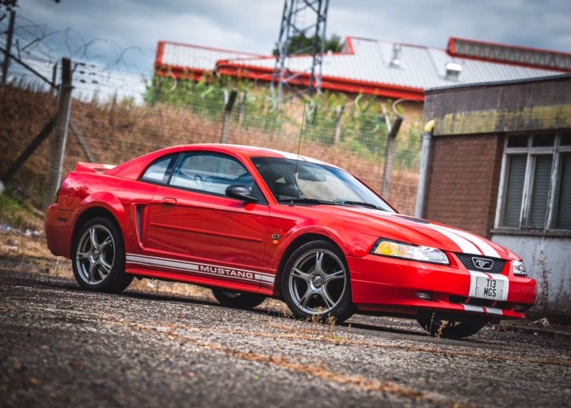 2000 Ford Mustang Image 2