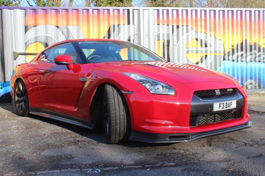 2010 Nissan GT-R Image 2