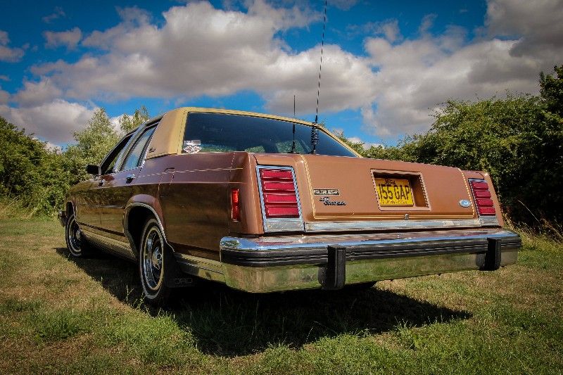 1984 Ford Ltd Crown Victoria Image 2