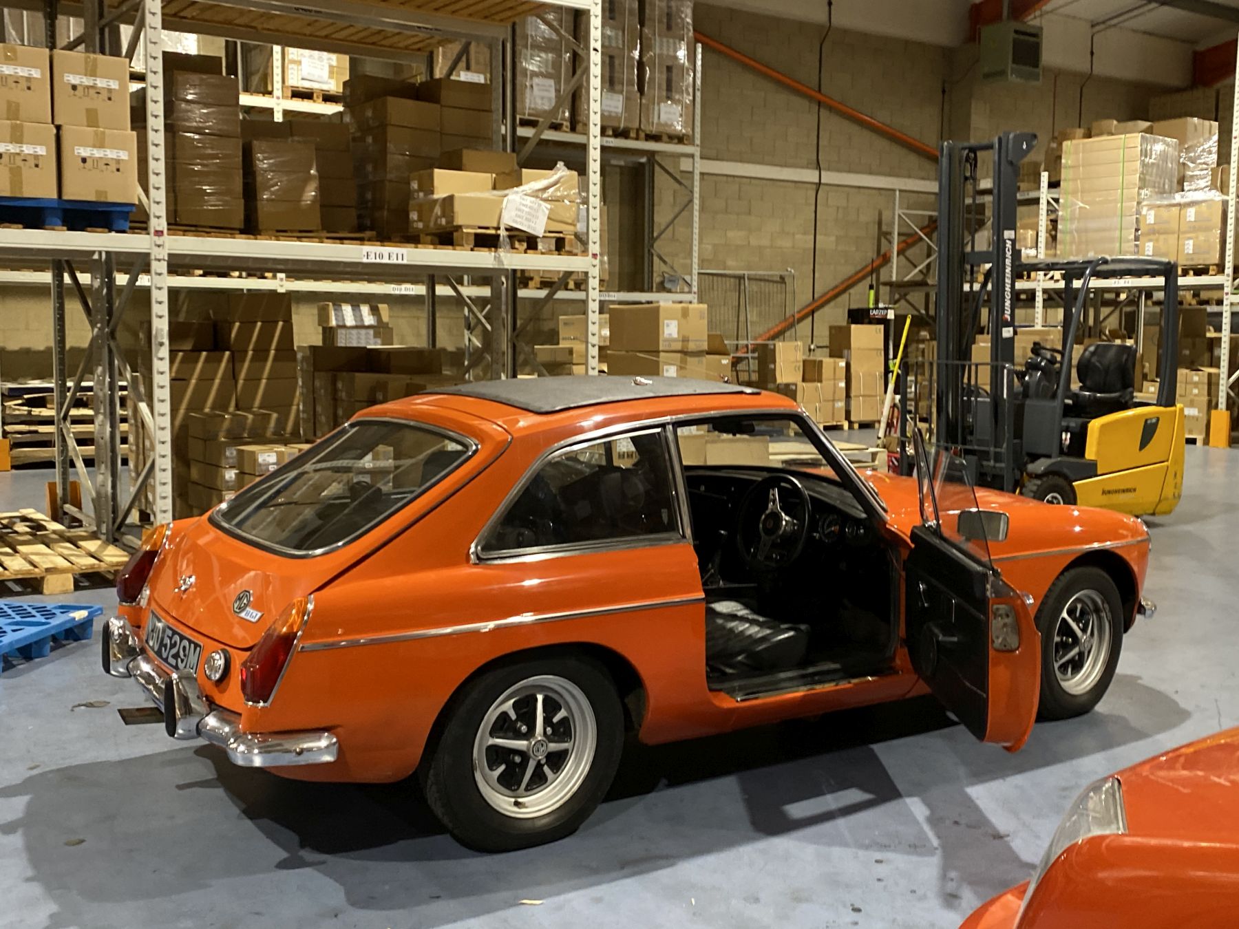 1973 MG MGB Image 2