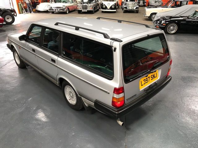 1993 Volvo 240 Image 2