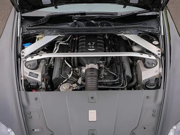 2016 Aston Martin V8 Vantage S Image 5