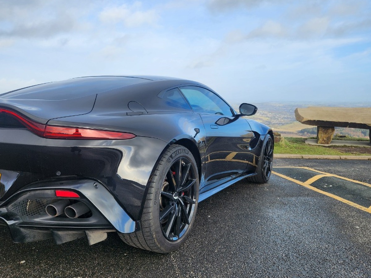 2020 Aston Martin Vantage Image 4