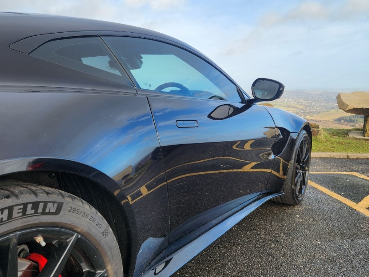 2020 Aston Martin Vantage Image 5