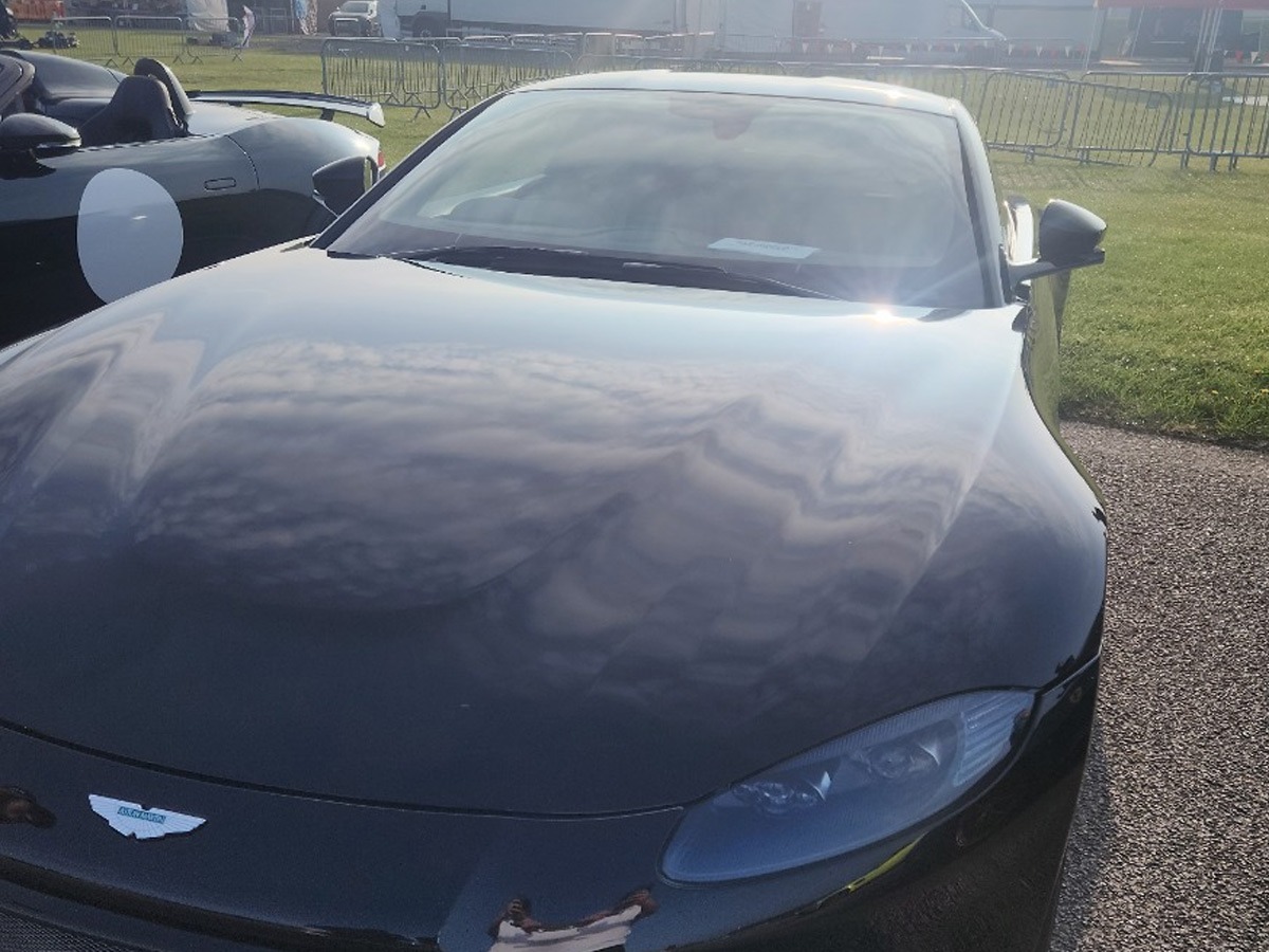 2020 Aston Martin Vantage Image 9