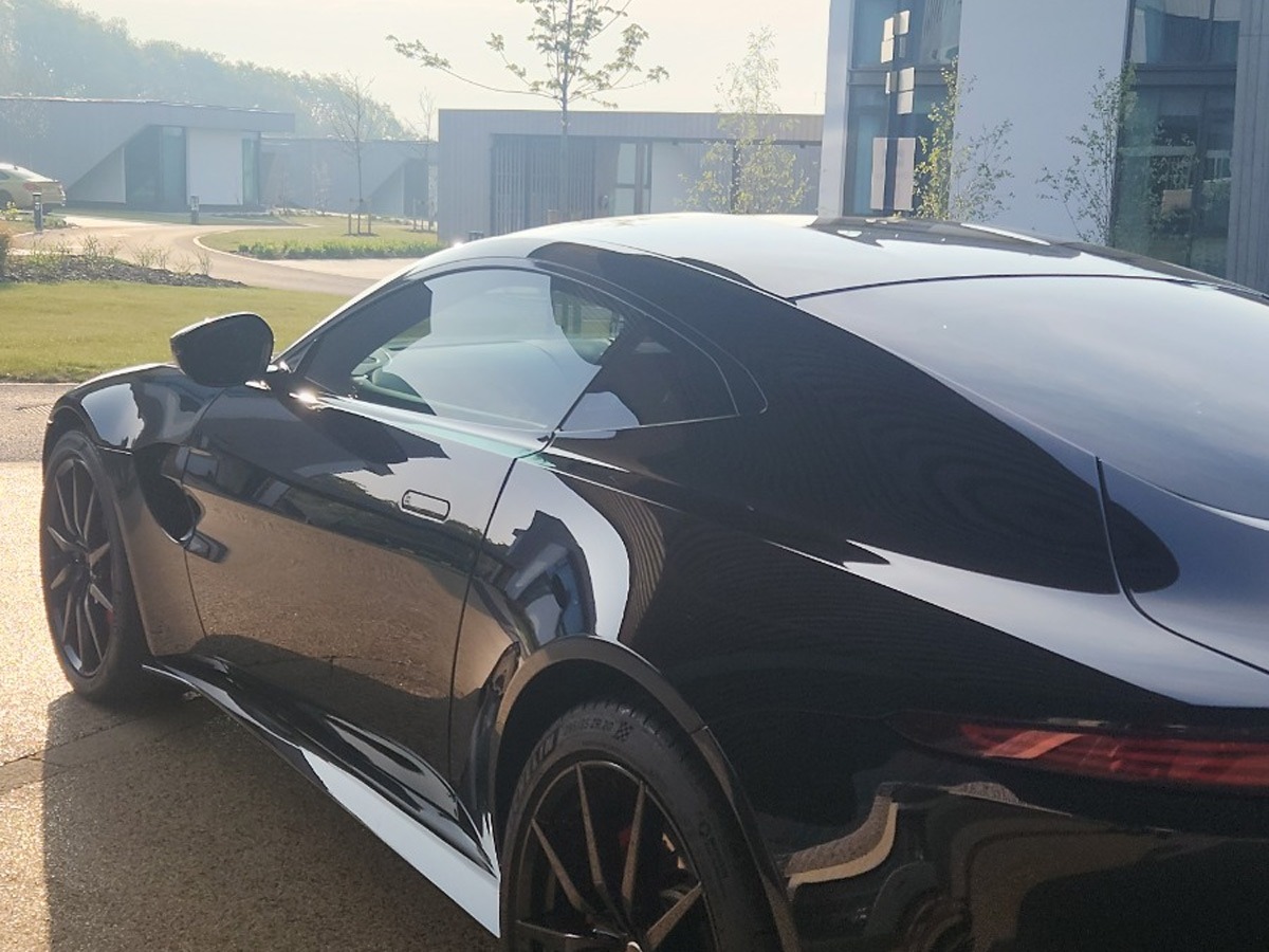 2020 Aston Martin Vantage Image 10