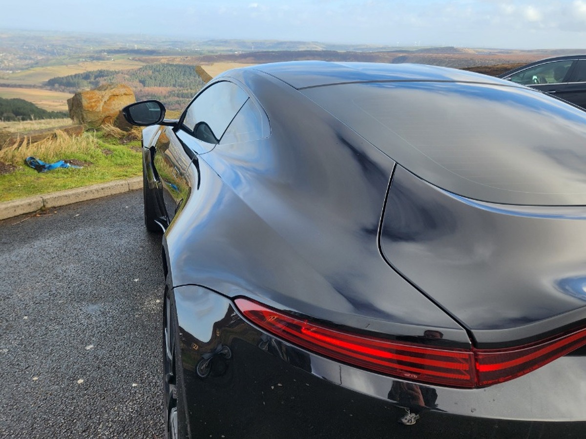 2020 Aston Martin Vantage Image 8