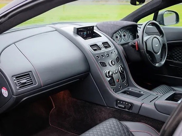 2016 Aston Martin V8 Vantage S Image 9