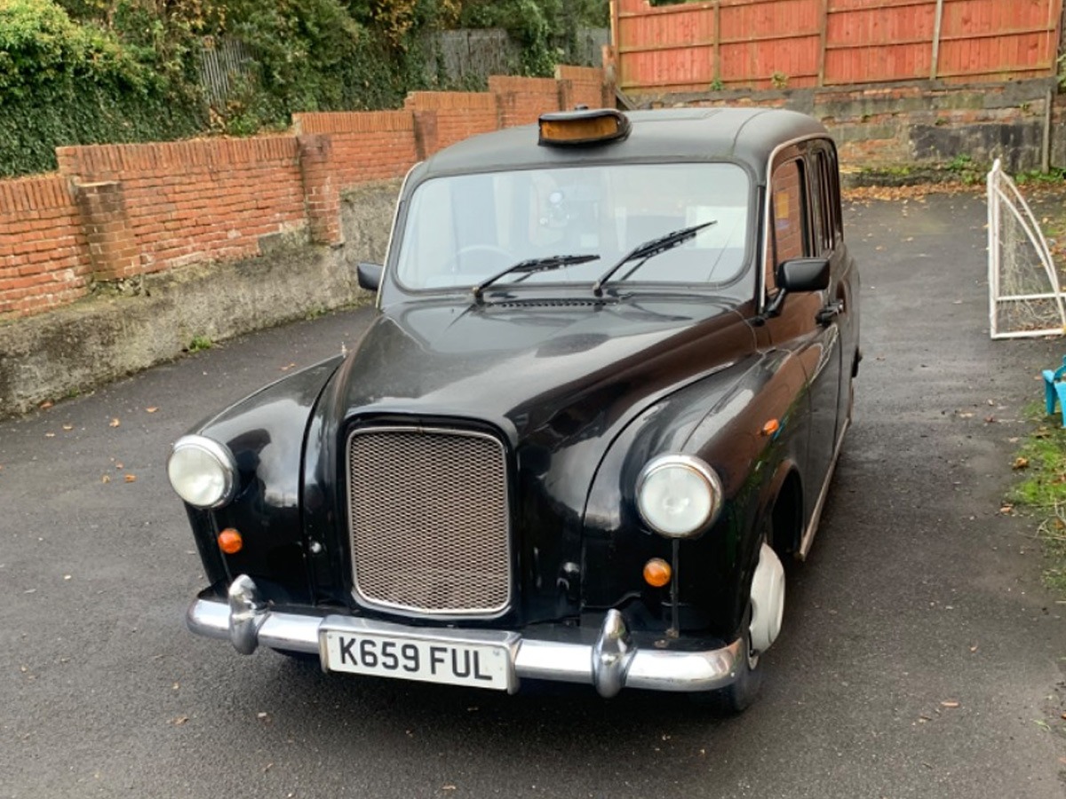 1992 Carbodies Taxi Image 1