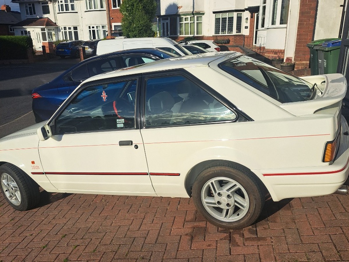 1987 Ford Escort Image 1