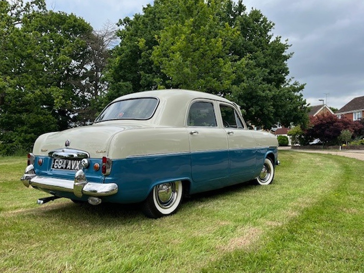 1954 Ford Zodiac Image 2