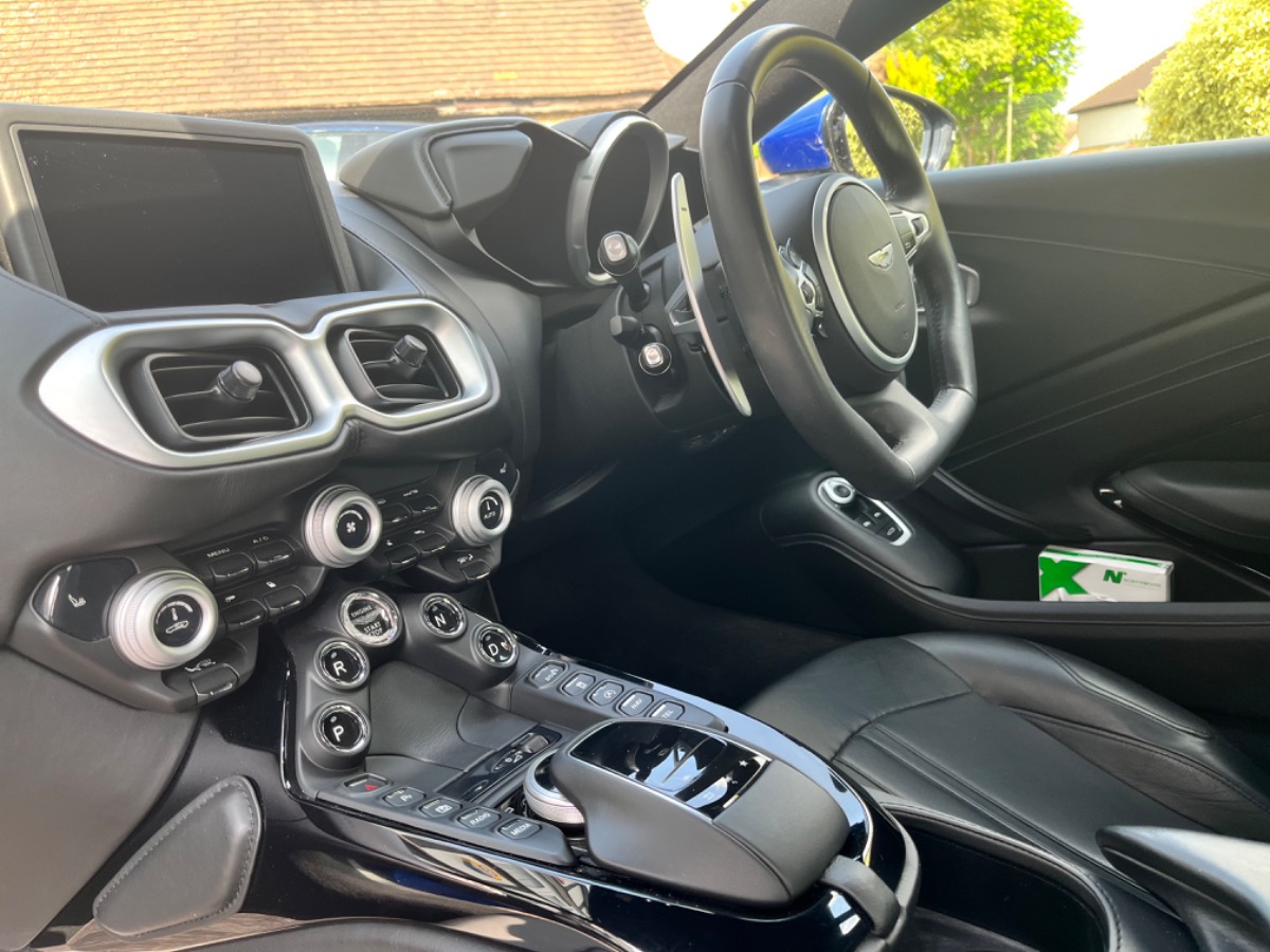 2019 Aston Martin Vantage Image 9