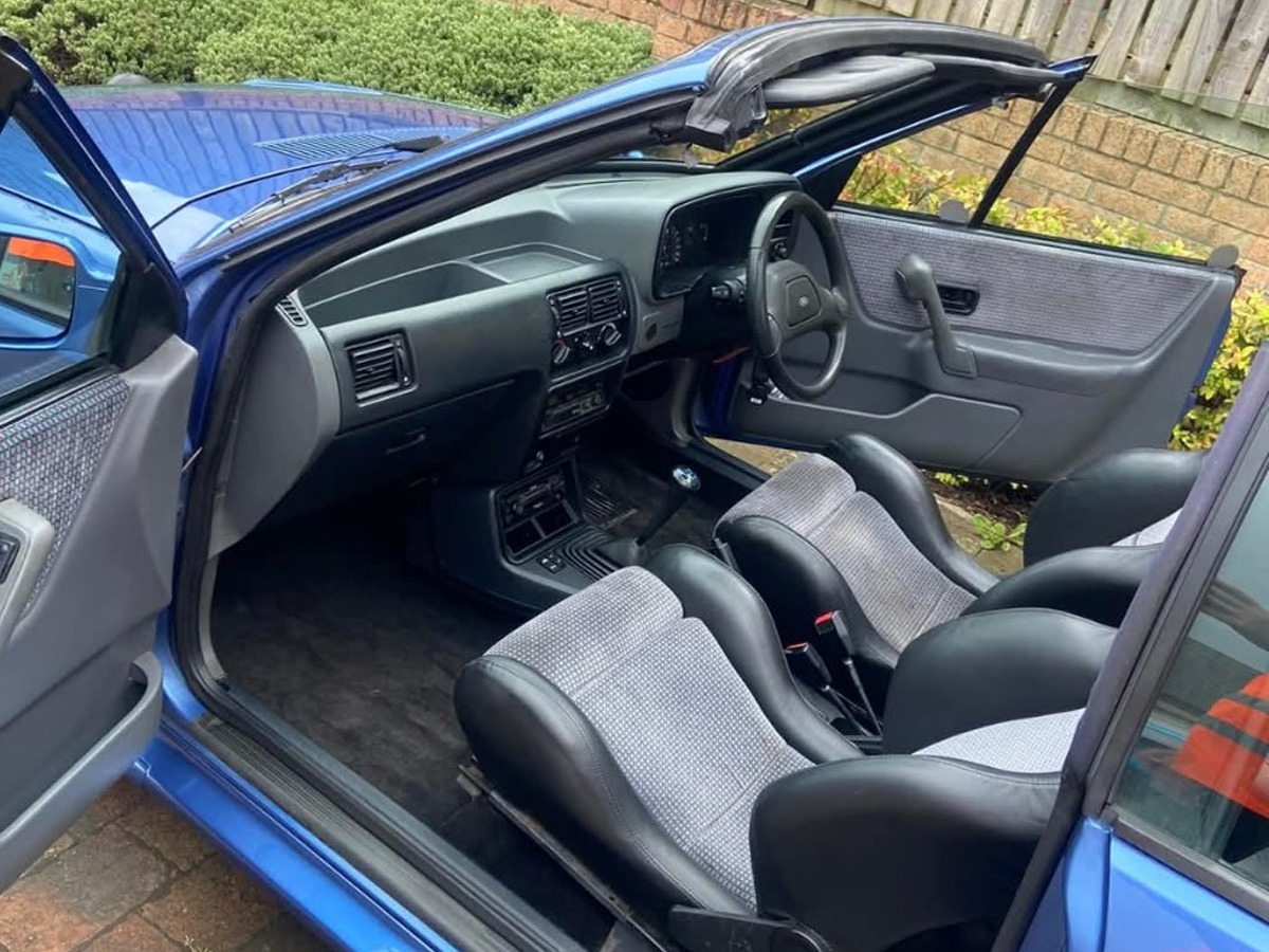 1990 Ford Escort Image 2