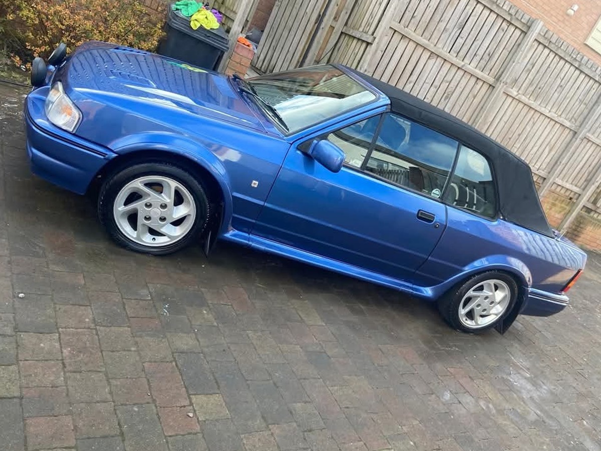 1990 Ford Escort Image 4