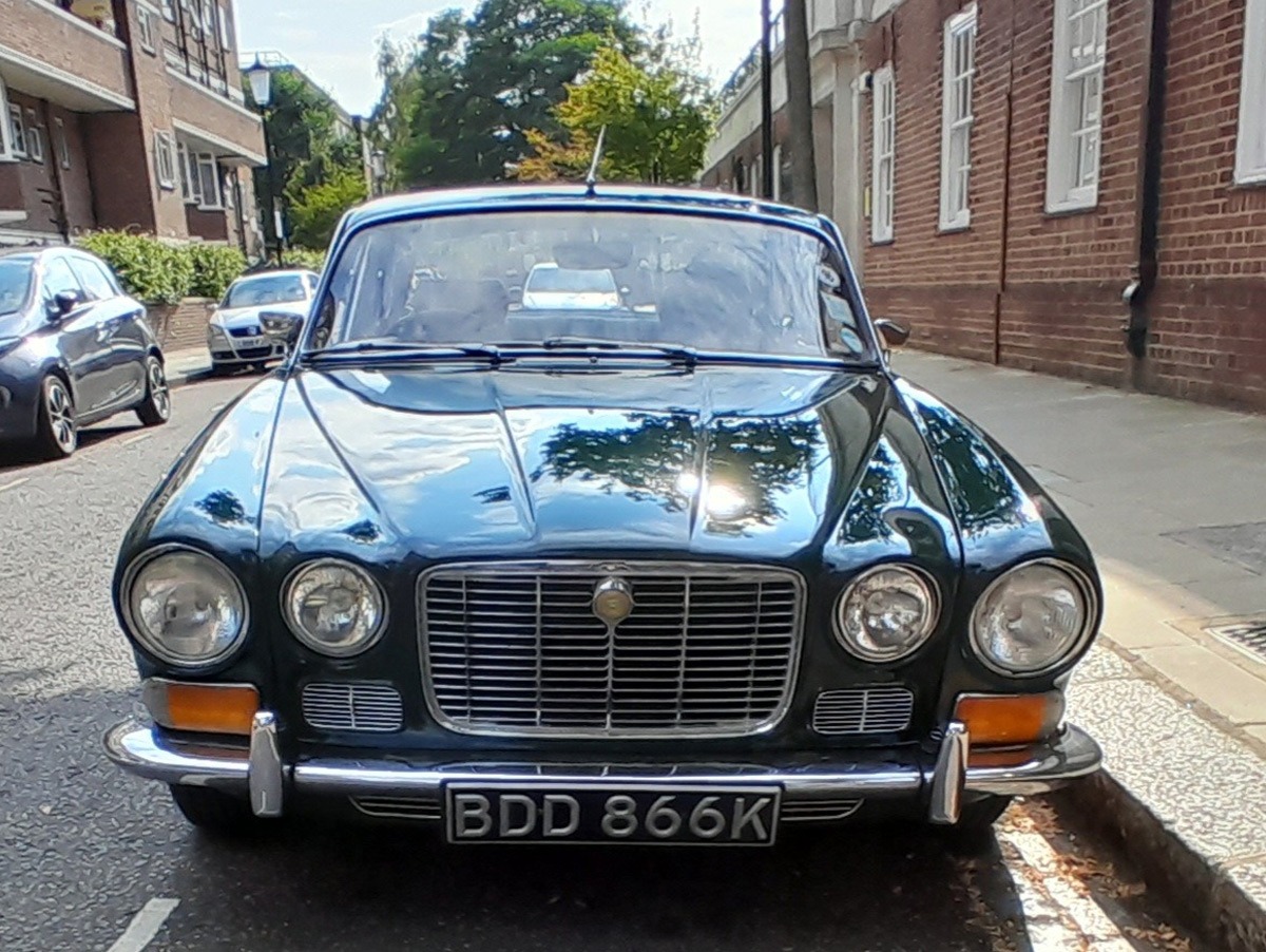 1972 Jaguar XJ6 Image 3