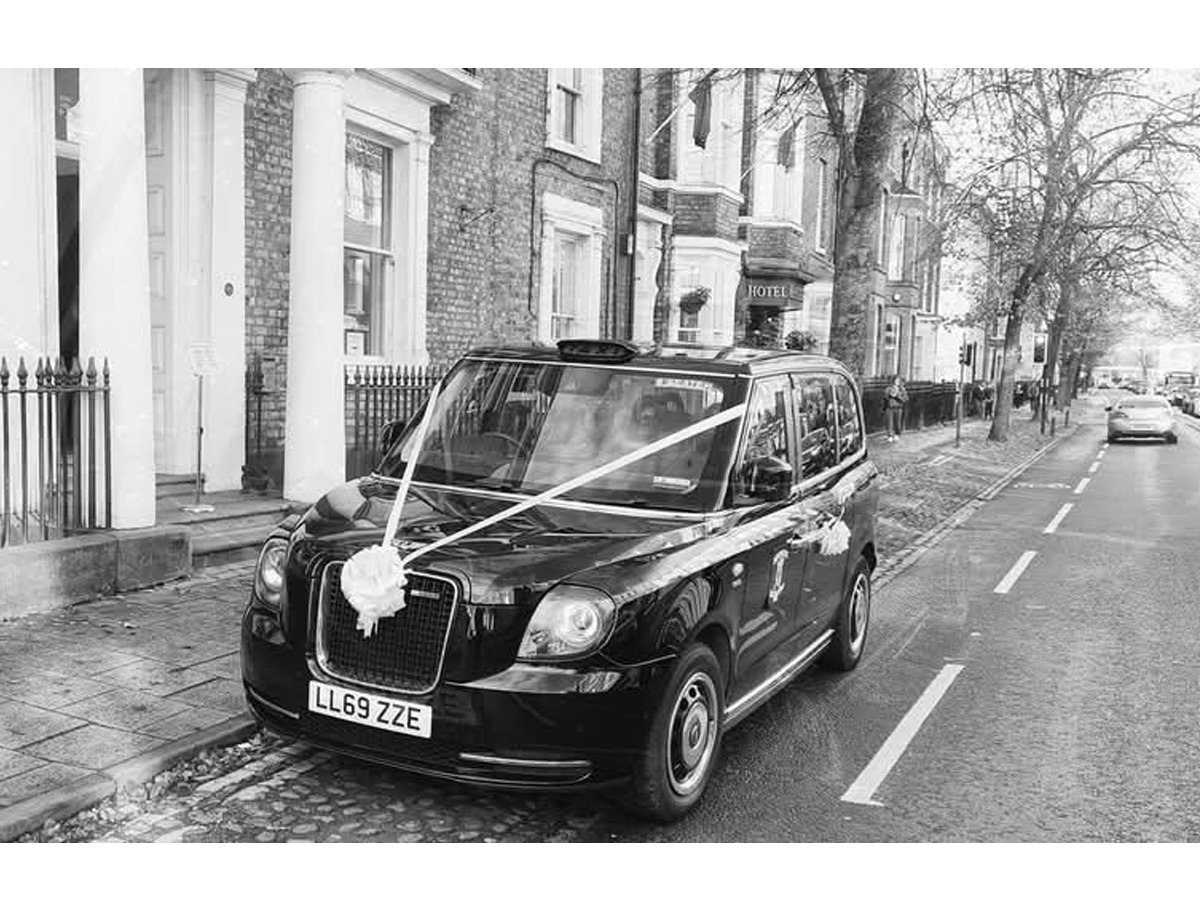 2019 LEVC TX Image 2