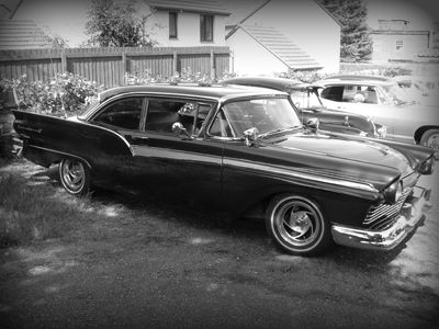 1957 Ford Fairlane Image 6