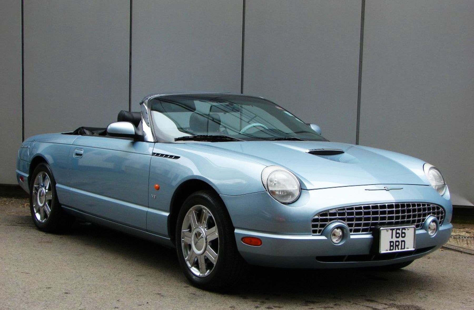 2004 Ford Thunderbird Image 1