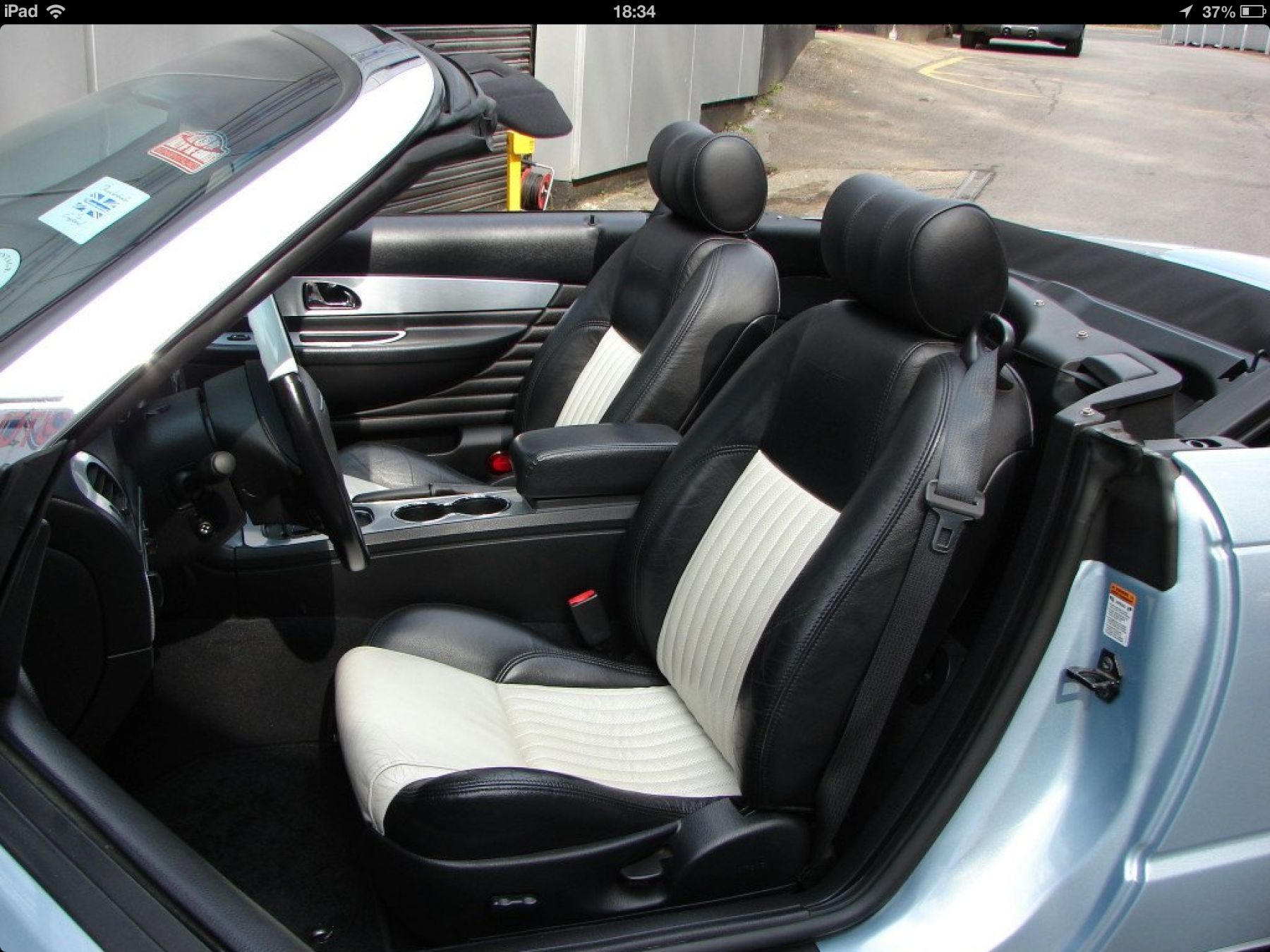 2004 Ford Thunderbird Image 3