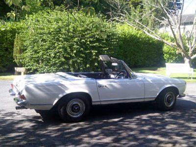 1965 Mercedes-Benz 230 Image 4