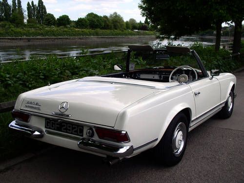 1965 Mercedes-Benz 230 Image 9