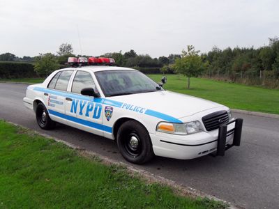 2001 Ford Crown Victoria Image 1