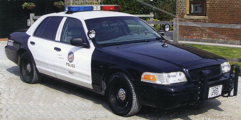 2001 Ford Crown Victoria Image 1