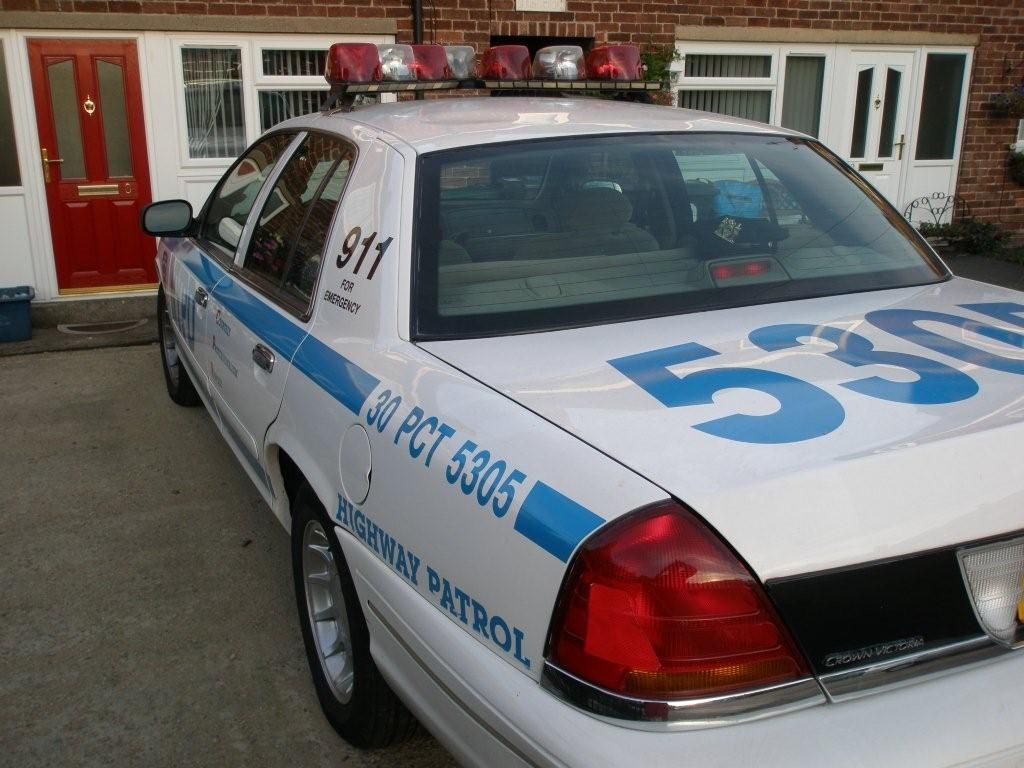 2001 Ford Crown Victoria Image 10