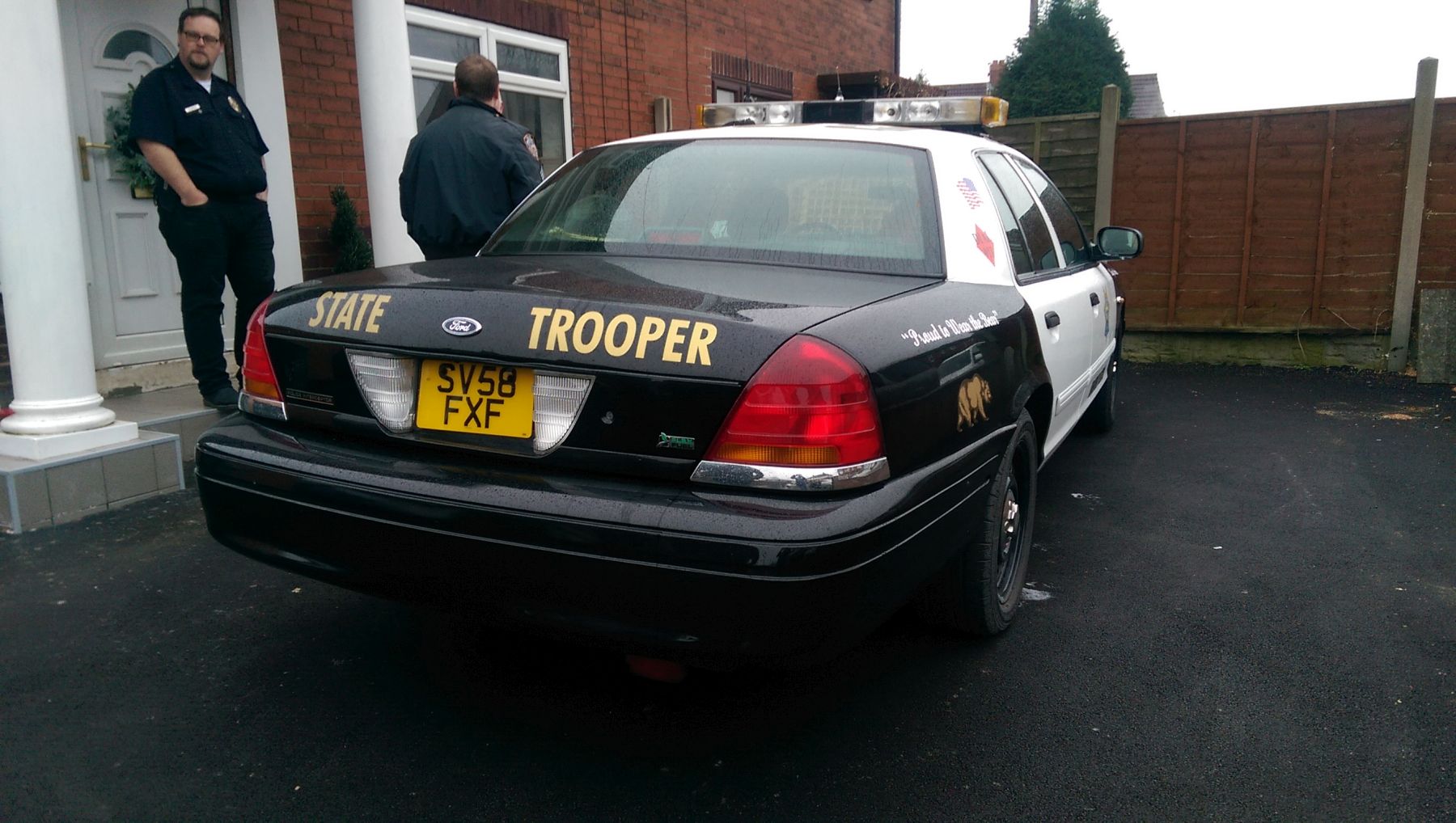 2009 Ford Crown Victoria Image 2