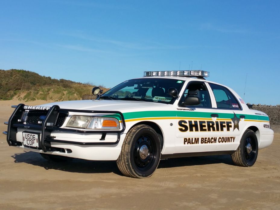 2006 Ford Crown Victoria Image 1