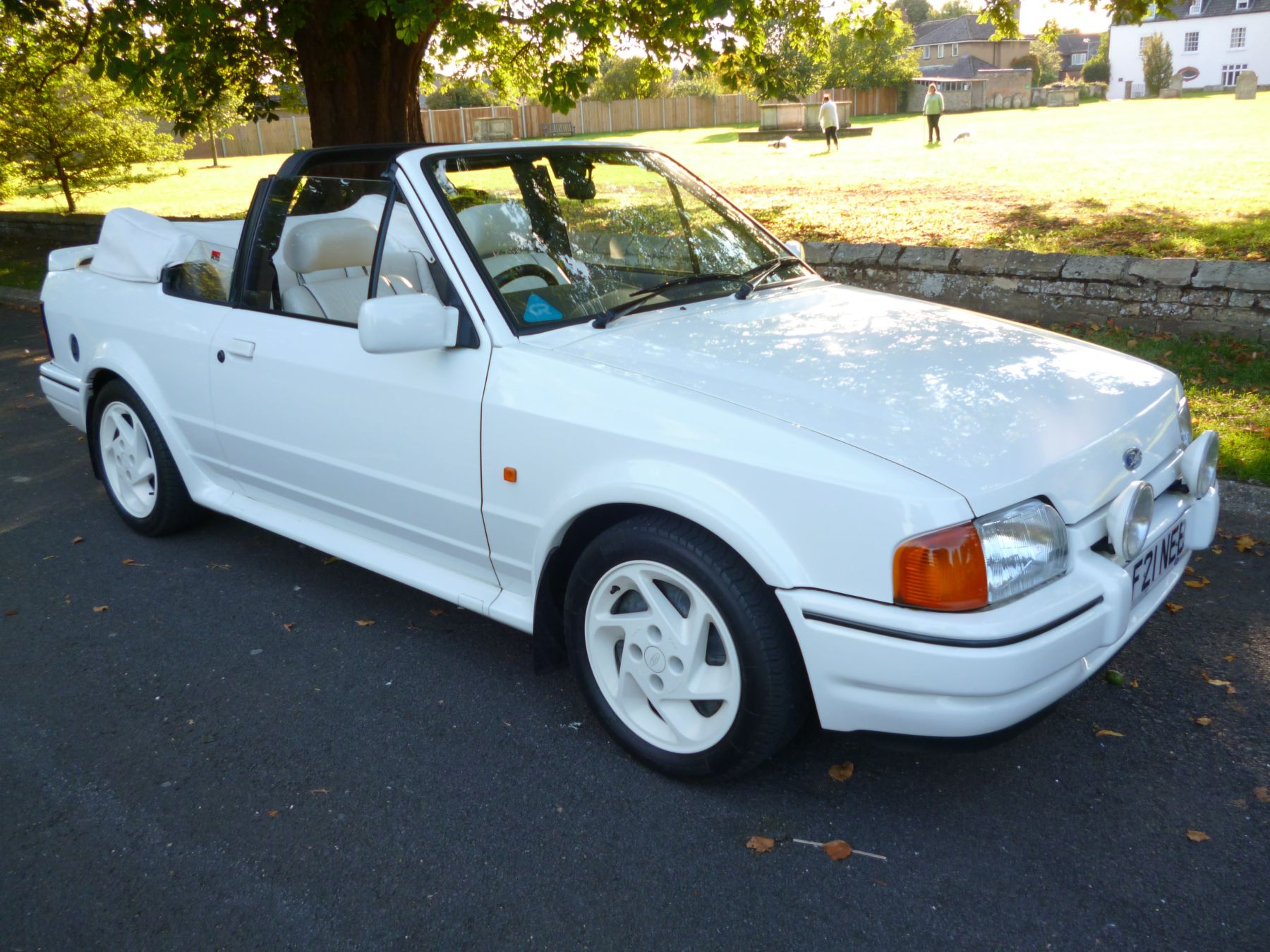 1988 Ford Escort Image 1