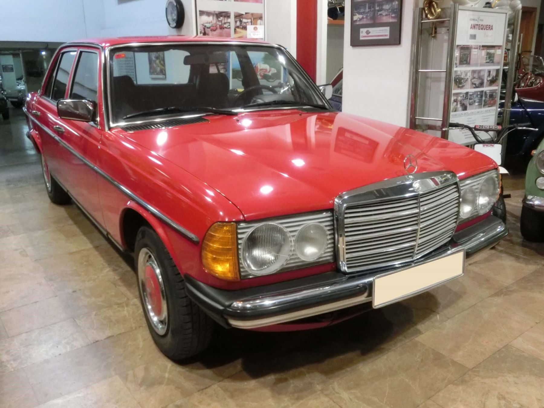 1980 Mercedes-Benz W123 Image 1