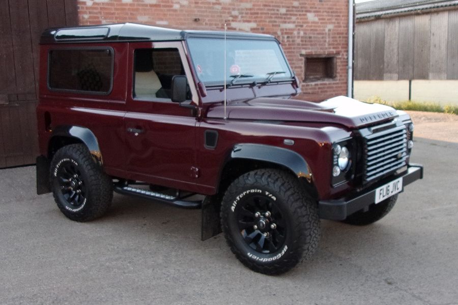 2016 Land Rover Defender Image 3