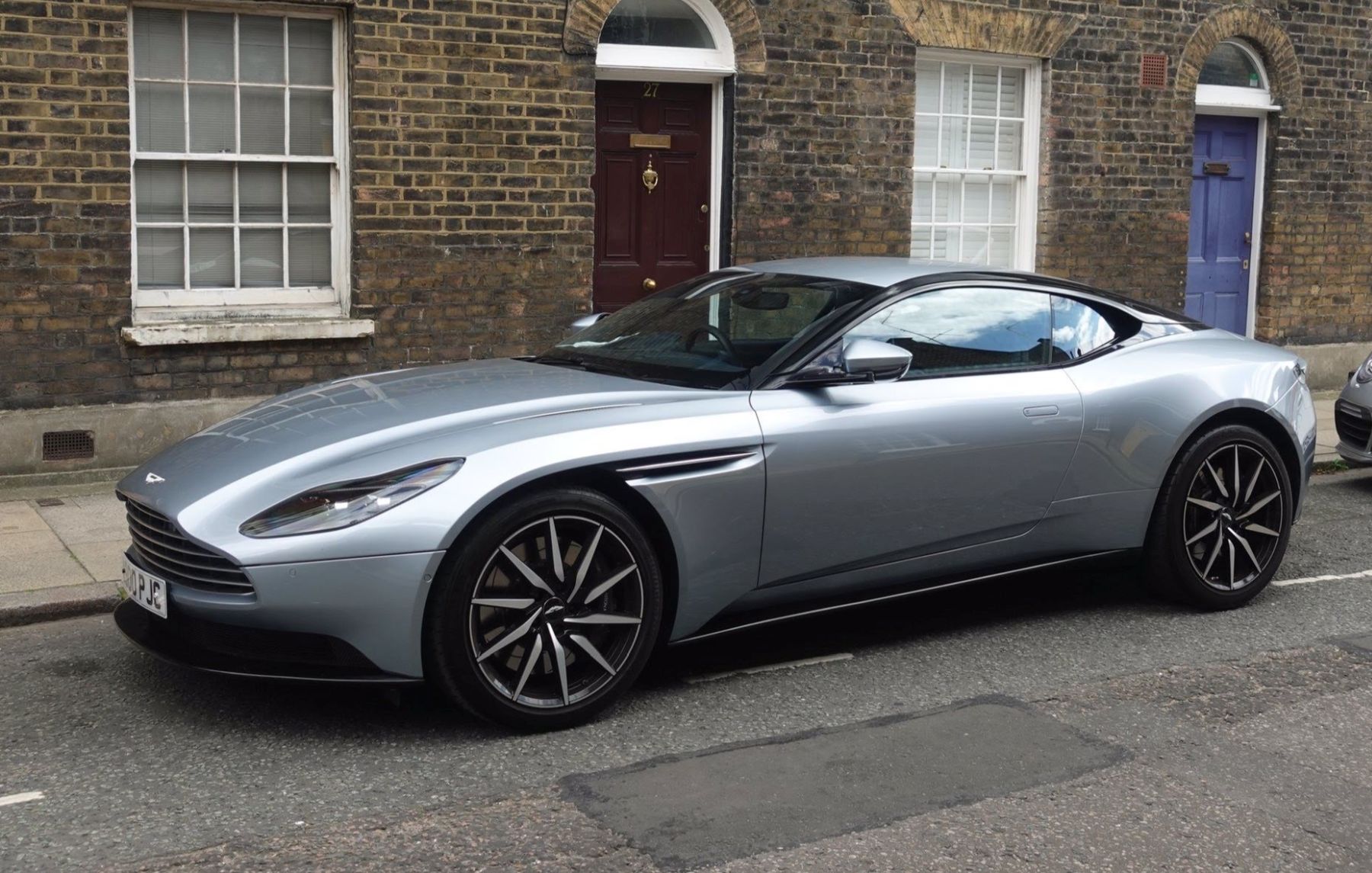 2018 Aston Martin DB11 Image 4