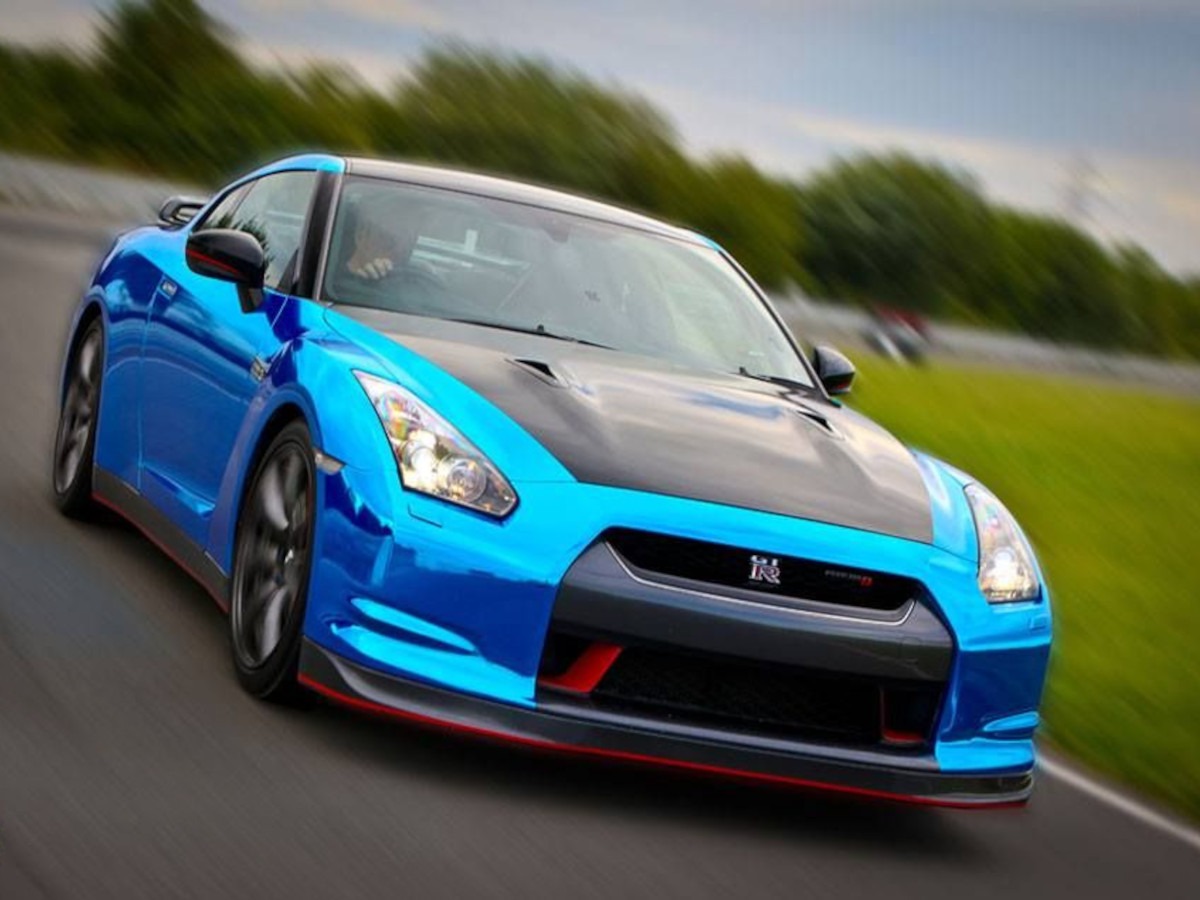 2011 Nissan GT-R Image 1