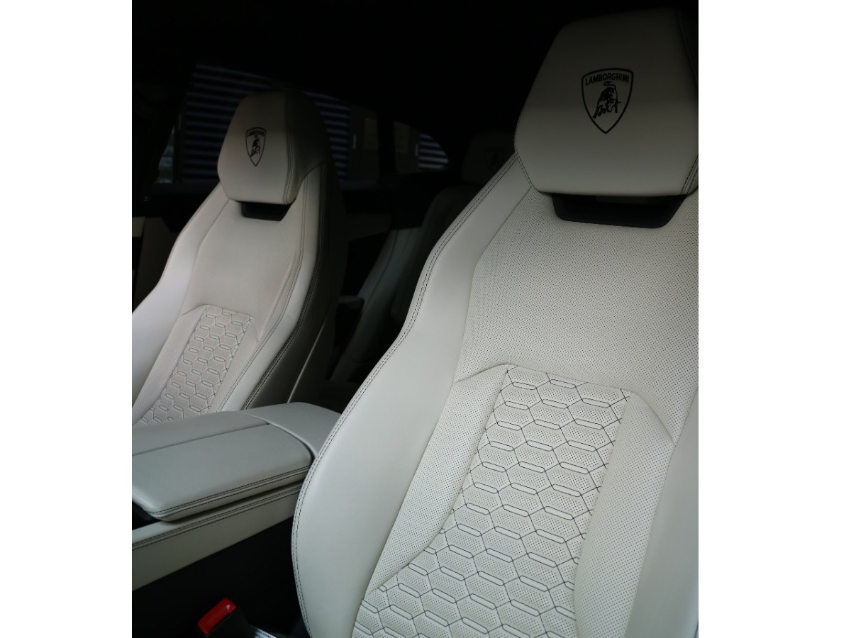 2019 Lamborghini Urus Image 10