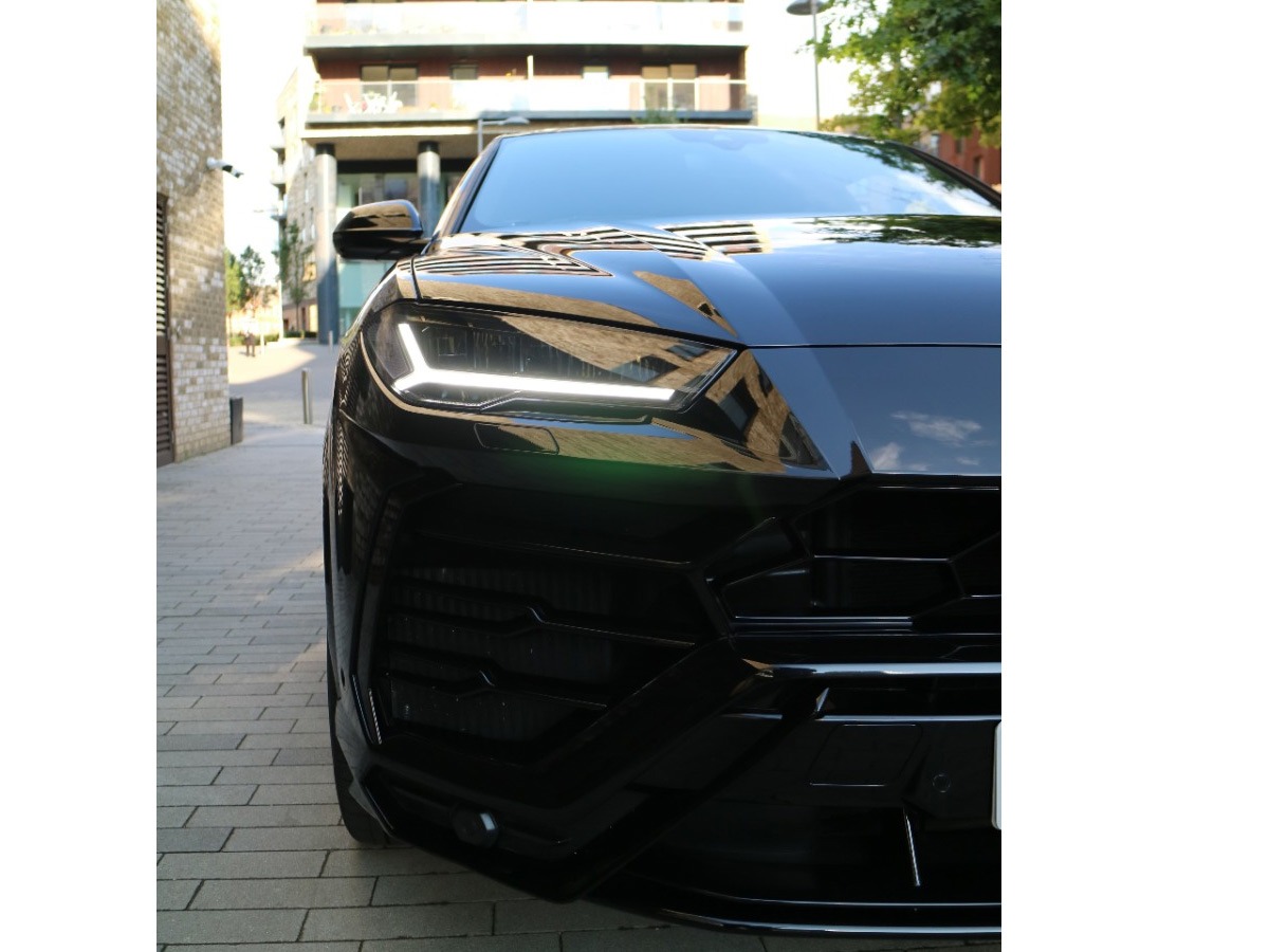 2019 Lamborghini Urus Image 3