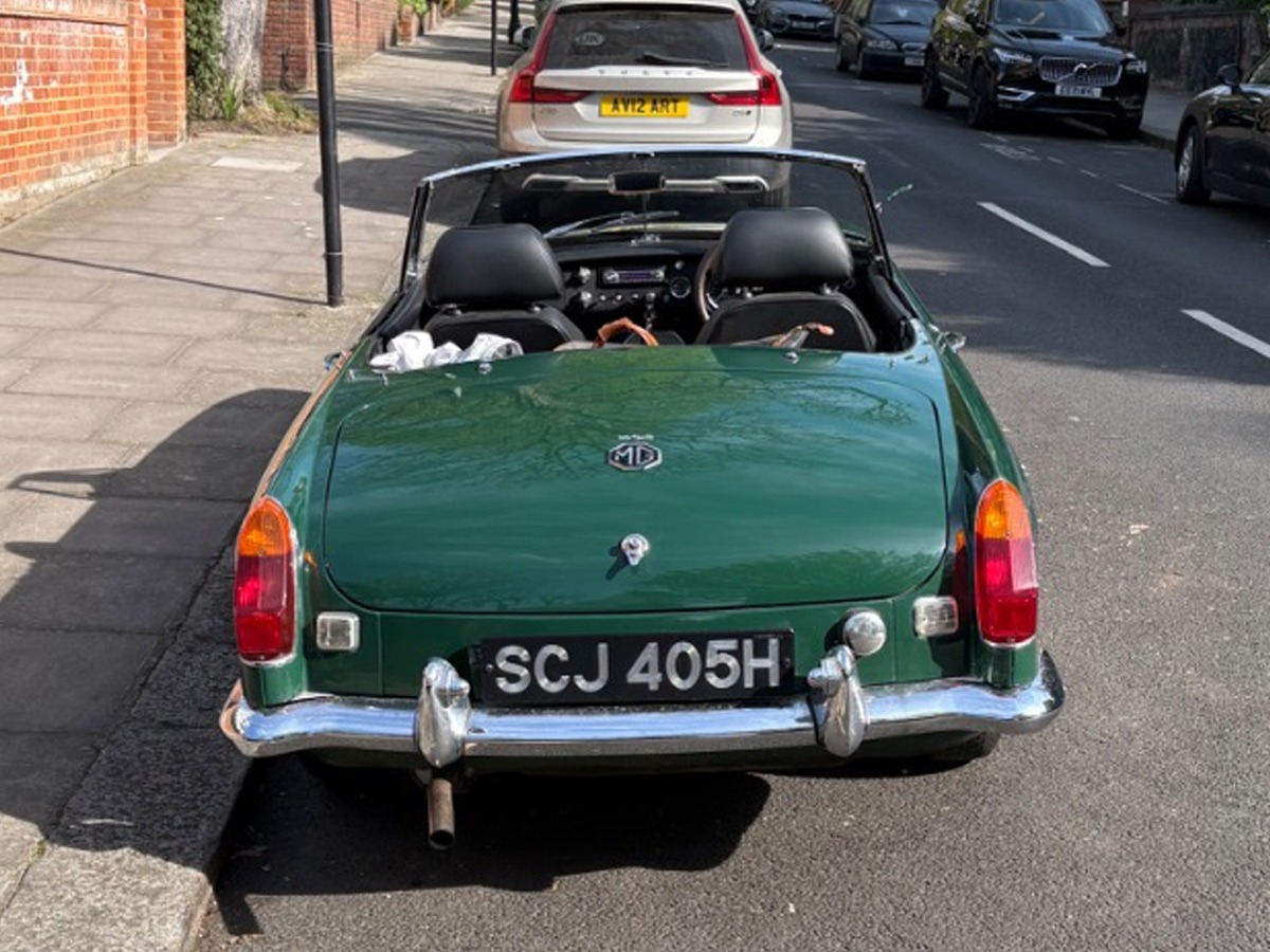 1970 MG B Image 3