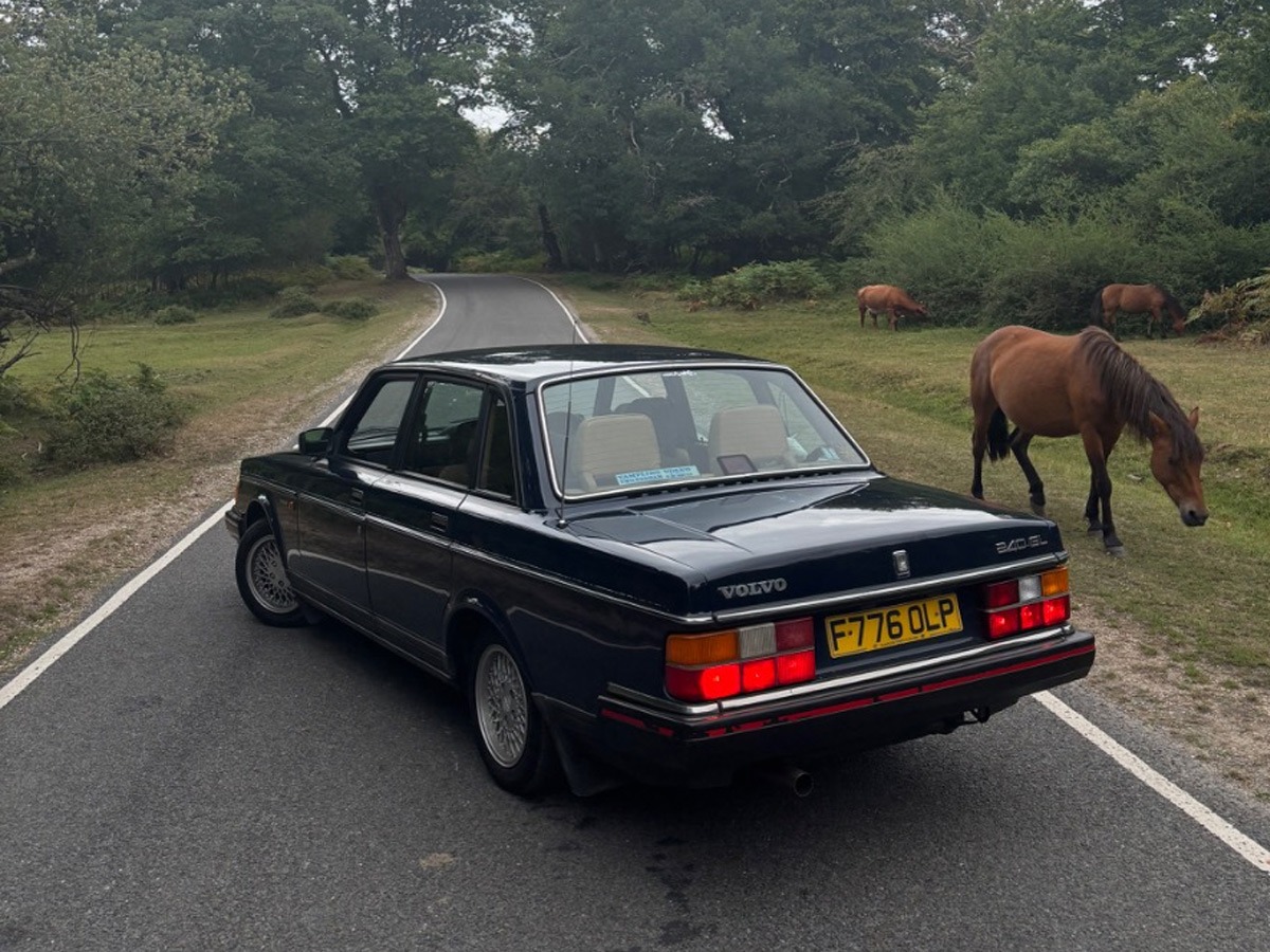 1988 Volvo 240 Image 3