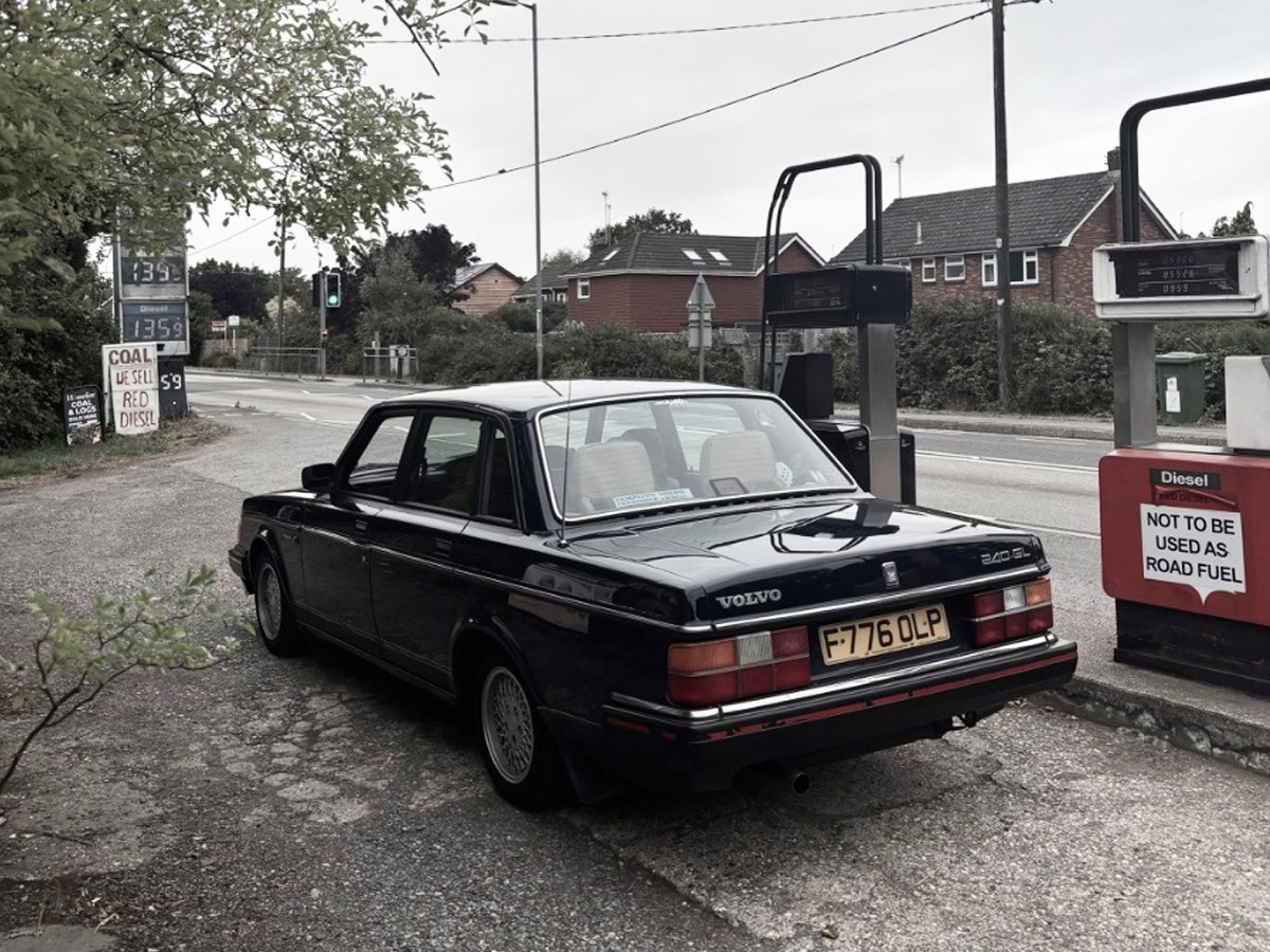 1988 Volvo 240 Image 5