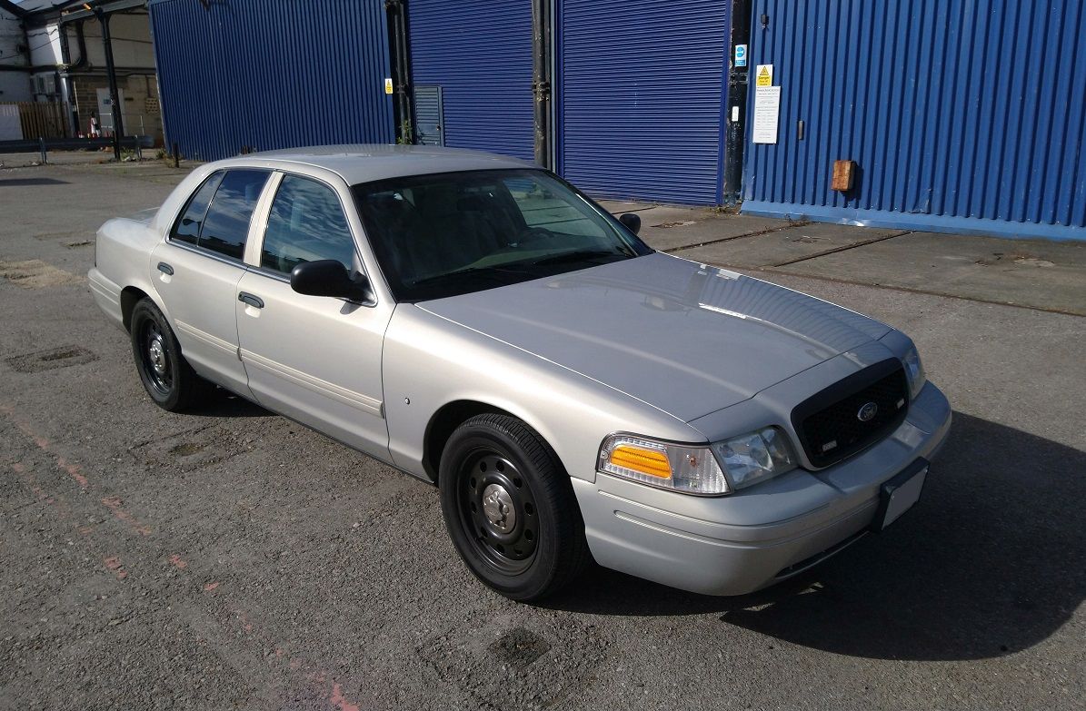 2010 Ford Crown Victoria Image 1