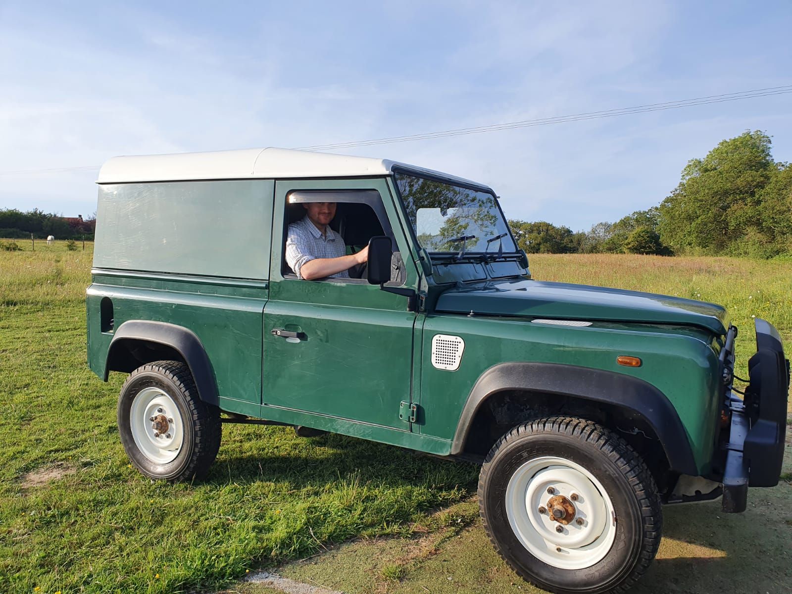 2004 Land Rover Defender Image 1